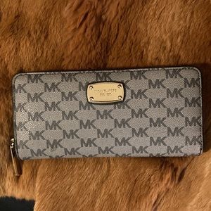 Monogram Michael kors contential wallet
